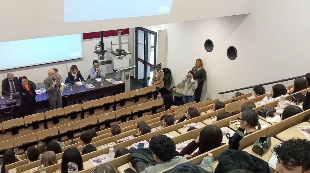 Scuola di giurisprudenza Unicam e Iis Varano hanno organizzato un incontro in occasione della Giornata mondiale dei diritti dell’infanzia e dell’adolescenza.