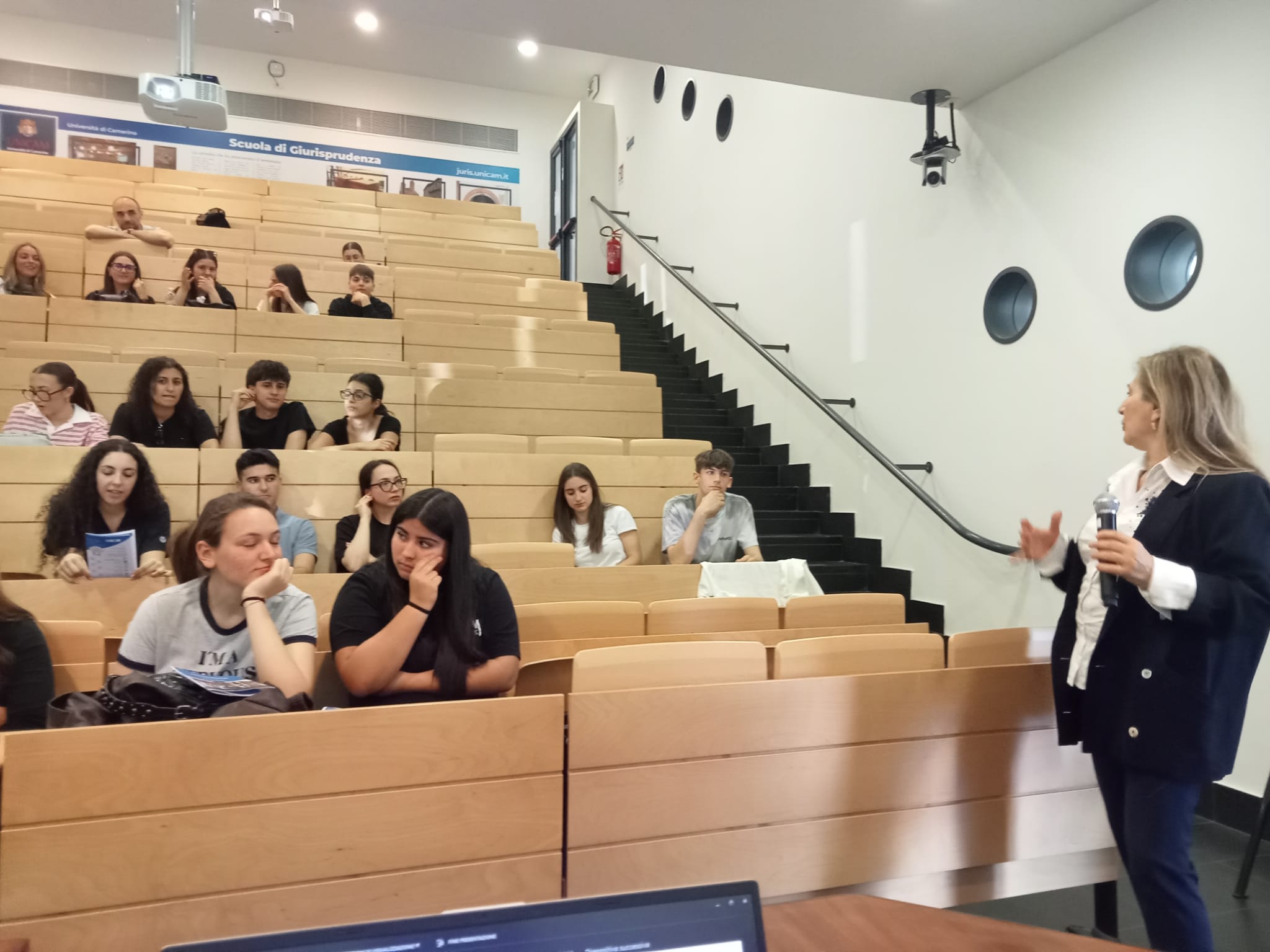 Il Liceo 'da Vinci' di Civitanova in visita 