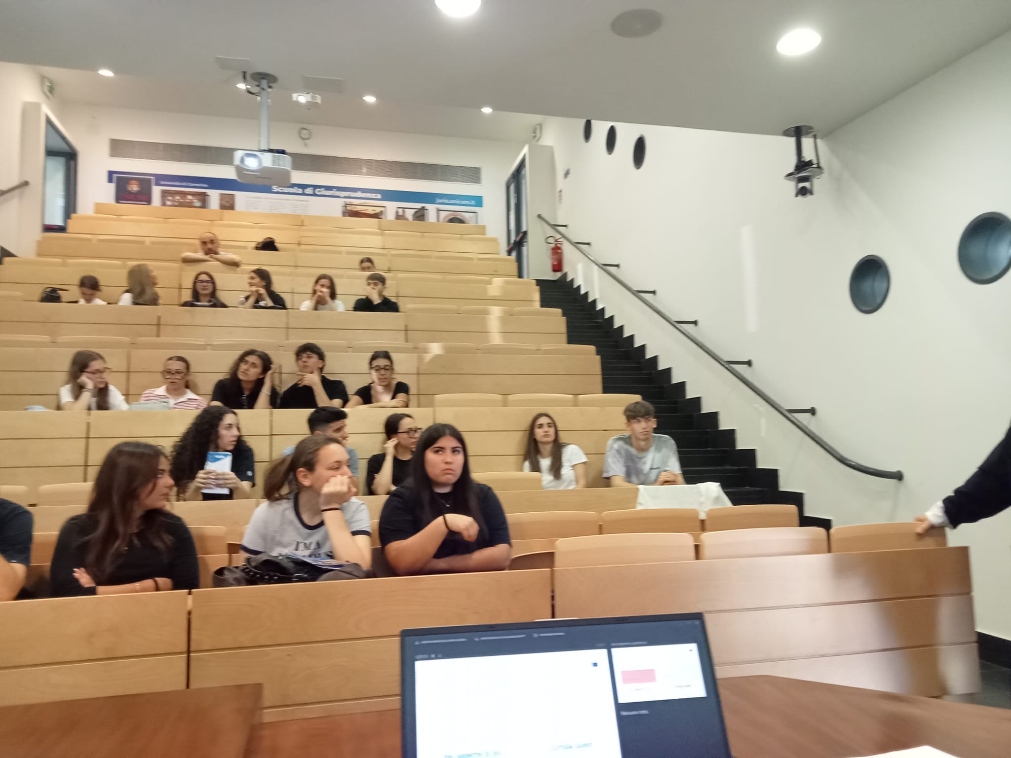 Il Liceo 'da Vinci' di Civitanova in visita 